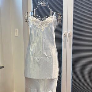 Oscar De La Renta night gown